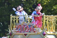 和装ミッキーとお祝い　東京ディズニーランド　アンバサダーお披露目も