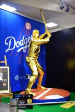 東武船橋で黄金展　５５００万円の「黄金のバッター大谷翔平」、２億円の「しゃぶしゃぶ鍋」も