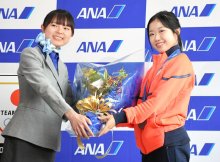 「感動をありがとう」　成田空港、ファン４００人出迎え　５３人に感謝、ねぎらい　ミラノ五輪選手団帰国