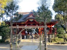 地名由来の飯香岡八幡宮　頼朝、義満、家康が信仰　八幡宿駅（内房線）　【駅から２ｋｍのおもしろ散歩　千葉地理学会】