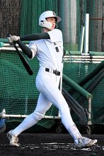 逆方向へ強い打球　柴田樹左翼手　【聖地へ挑む　専大松戸ナインいざ甲子園】