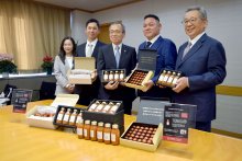 最新農法で濃厚味わい　栽培し加工　市長絶賛「高級感ある」　船橋産トマトジュース披露