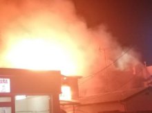 【動画あり】鴨川の飲食店で火災　「２階から火が…」１１９番通報　けが人なし