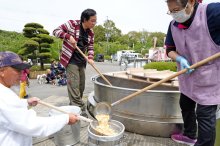 タケノコみそ汁に舌鼓　大多喜、特産物で「祭り」