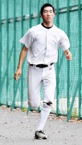 「夏は全試合に投げて勝つつもりでいる」と意気込む八千代松陰の清宮虎多朗＝八千代市