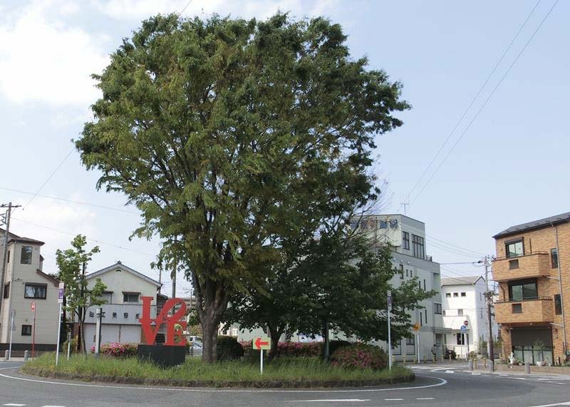 静かな住宅街にひっそりとたたずむ「ＬＯＶＥ」