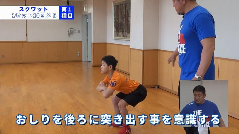 永田さん（右）がスクワットなど３種目の動作を分かりやすく解説する動画の一部