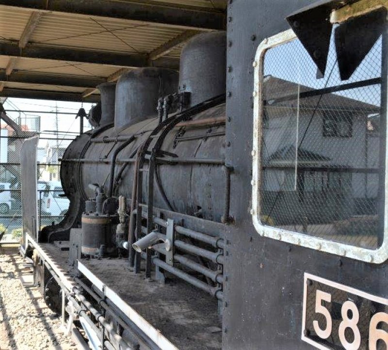 車体の上部に２カ所のドームがあるハチロク。無限列車も同様の特徴を持つ＝佐倉市表町２の高崎川南公園