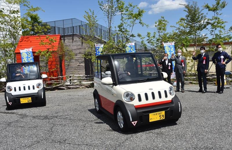 小湊鉄道上総牛久駅に配備された２台の超小型ＥＶ＝市原市
