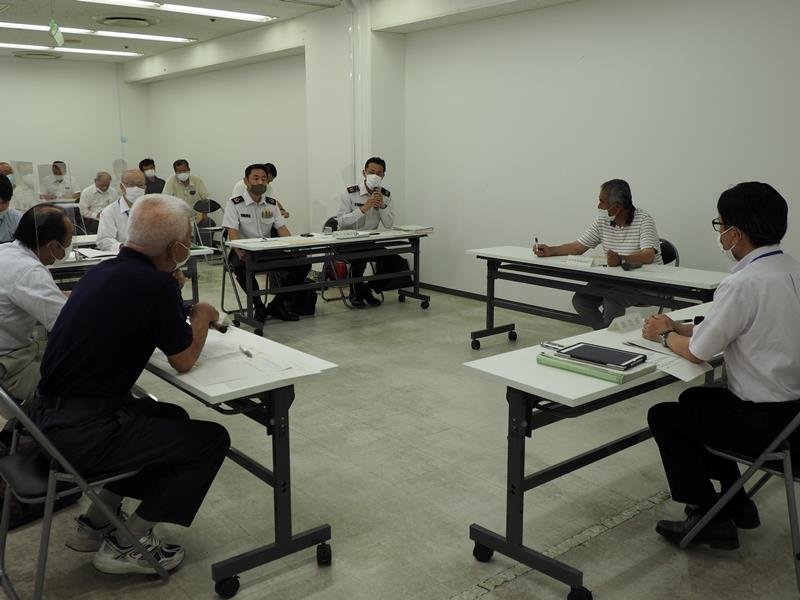 オスプレイの運用について質疑応答があった木更津駐屯地に関する協議会の漁協部会＝２１日、木更津市役所
