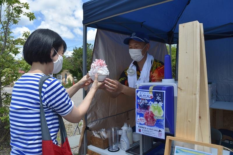 小湊鉄道養老渓谷駅前に、かき氷店がオープンした＝２２日、市原市
