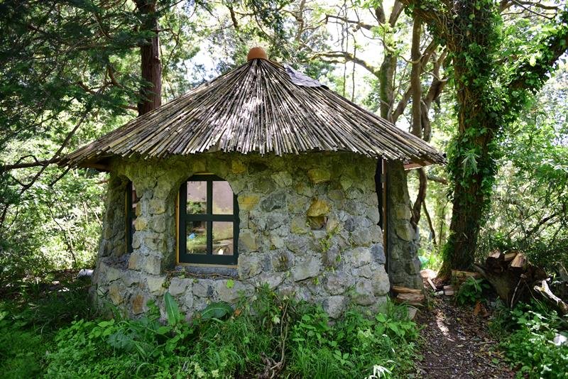 里山広がる不思議世界　建築家が造成続ける　やすんば自然園（多古町）　【北総ご近所巡り　面白スポット謎解き編】（９）