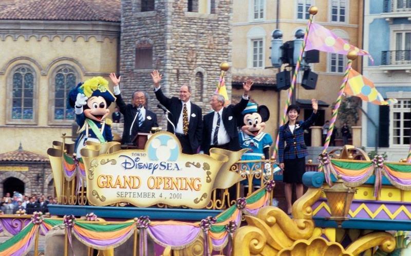 ２００１年９月４日、開園日を迎えた東京ディズニーシーの様子（ｃ）Ｄｉｓｎｅｙ
