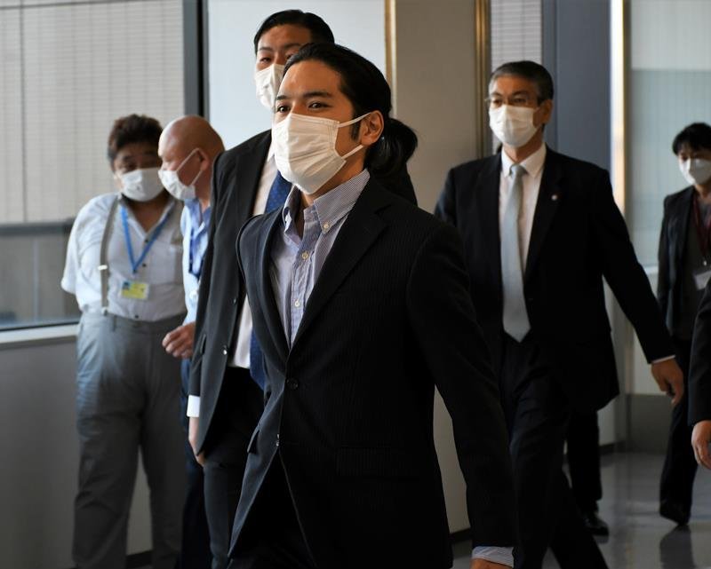 成田空港に到着した小室圭さん＝２７日午後３時５０分ごろ
