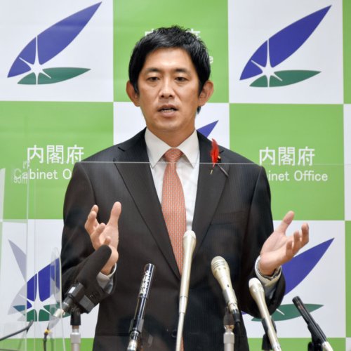 就任会見を行う小林経済安保相＝５日、東京・永田町の中央合同庁舎第８号館