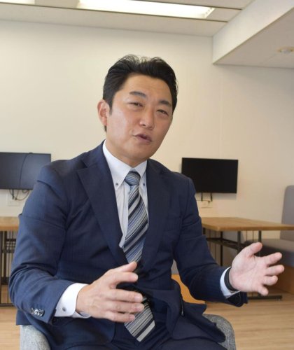 ＣＩＢについて説明する石井社長＝船橋市
