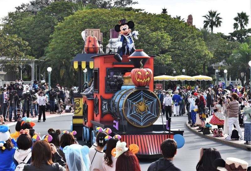 【写真特集】東京ディズニーランドで２年ぶりハロウィーン　特別パスで混雑緩和　限定パレードも公開