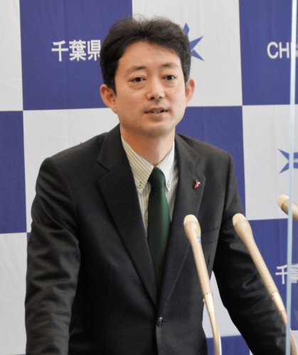 定例記者会見で衆院選についての対応を答える熊谷知事＝２８日、千葉県庁
