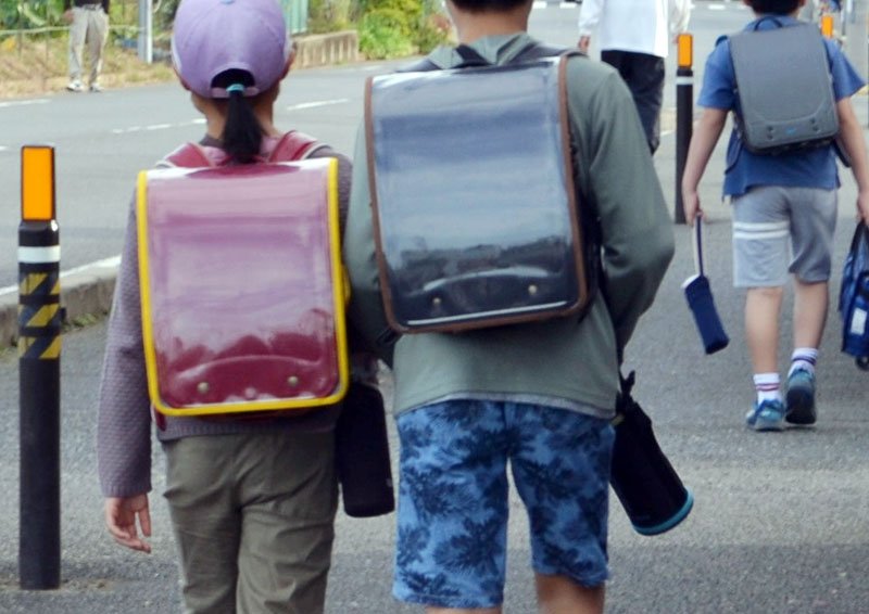 千葉市内の通学路を歩く児童（写真と記事は直接関係ありません）