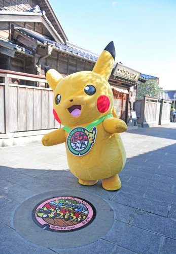 千葉県内に「ポケふた」初設置　香取の観光振興へ　伊能忠敬記念館前などに４枚　「タイレーツ」や「ココガラ」デザイン