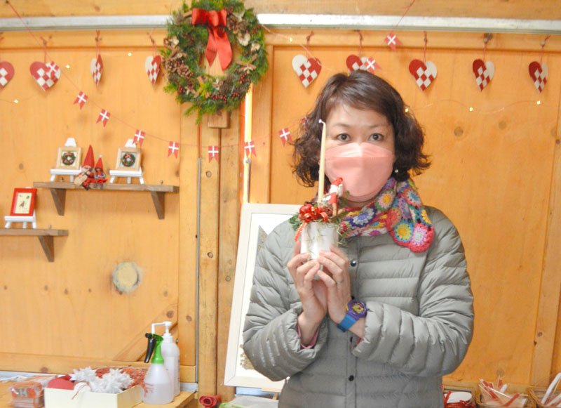 ２年ぶり雪の贈り物に子どもたち笑顔　船橋・アンデルセン公園　北欧のお菓子や雑貨並ぶクリスマスマーケットも