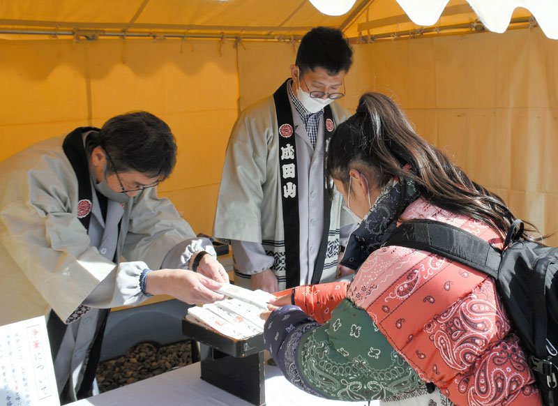 努力報われるように　受験生ら、成田山新勝寺で合格祈願　道真祭る天満宮が特別開扉