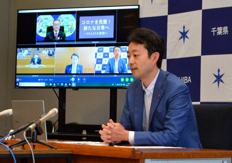 緊急事態宣言発令の前日、全国知事会のオンライン会議で発言する熊谷知事。知事会は変異株抑え込みの徹底など国への緊急提言をまとめ、熊谷知事もワクチンの安定供給を求めた＝２０２１年８月１日、県庁