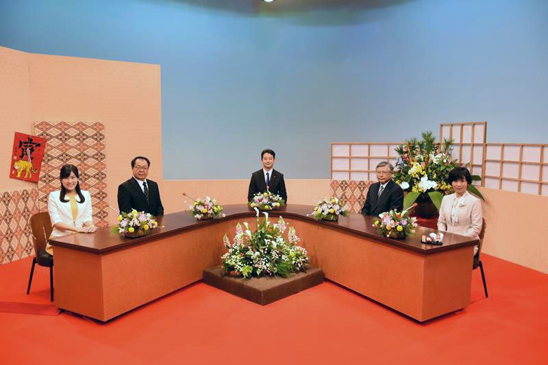 知事の熊谷氏（中央）らをゲストに迎えた「２０２２新春放談」
