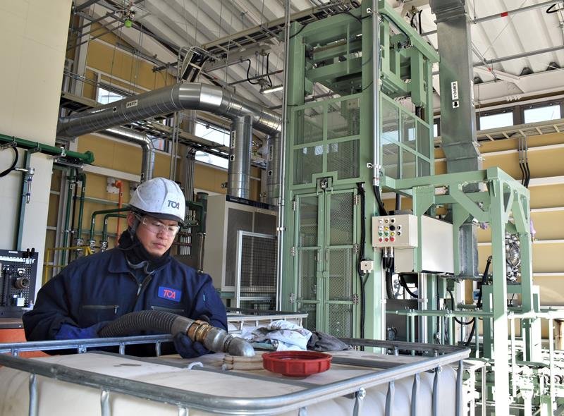 新たに稼働したエマルジョン燃料の工場設備＝７日、八千代市の東亜オイル興業所