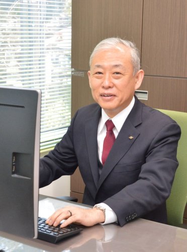 関泰之氏