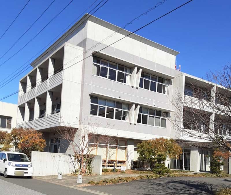 第三者委員会の設置が決まった木更津看護学院が入る建物＝２月、木更津市