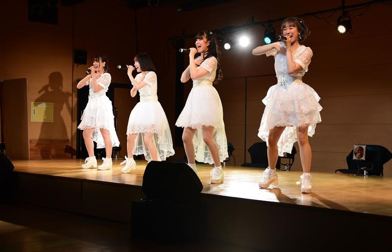 ３周年ライブを行った船橋ひまわり娘（右からソラン、アミ、ニーナ、ひなの）

