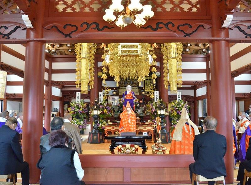 要行寺の本堂で行われた改修工事の落慶法要＝大網白里市
