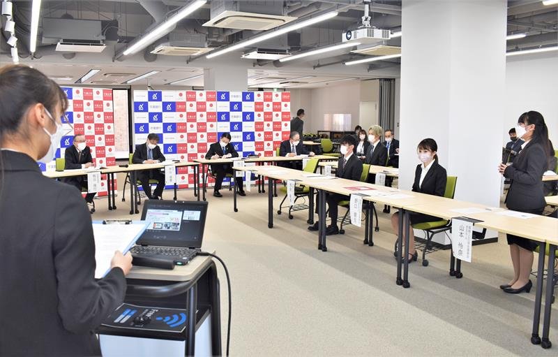 計１３のイベントや体験プログラムを実施した「千葉大学×京葉銀行ｅｃｏプロジェクト」の報告会＝千葉市稲毛区