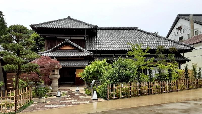 歴代当主の母屋を改修した日本料理店「酒と二十四節気料理　きのえね　ｏｍｏｙａ」＝酒々井町
