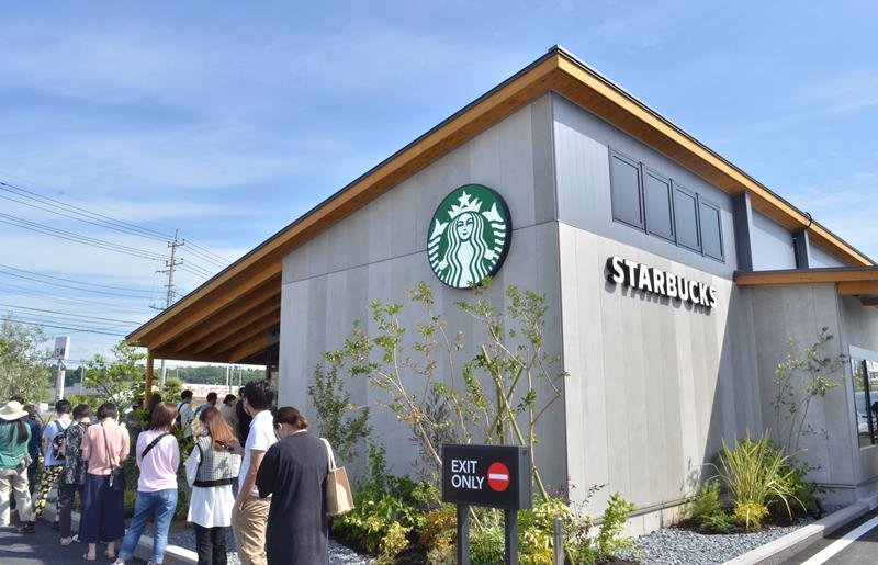 道の駅「みのりの郷東金」内に開店したスターバックス＝東金市
