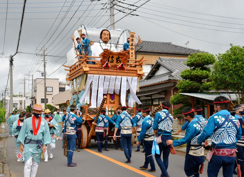 佐原の大祭夏祭りが開幕し、町中を勇壮な山車が練り歩いた＝１５日、香取市

