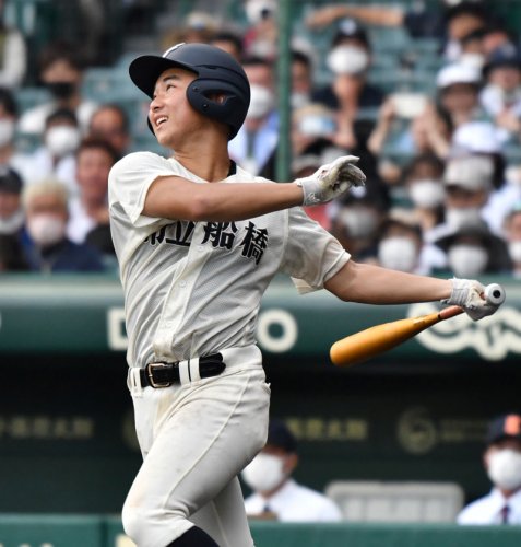 千葉大会から全試合安打中の市船橋・谷藤＝８日、甲子園