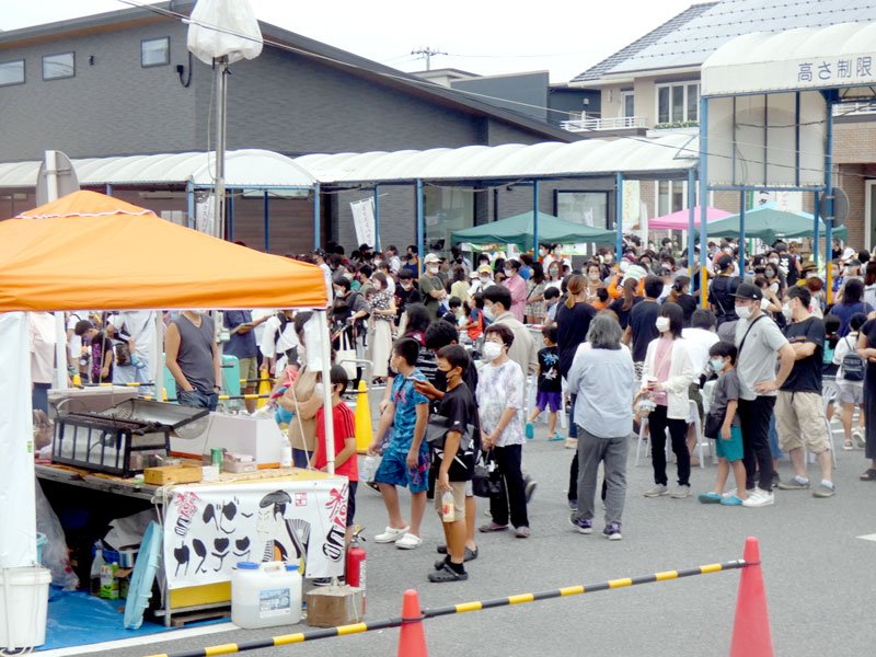 地元グルメや縁日に長い行列ができた「もばら元気まつり」＝茂原市