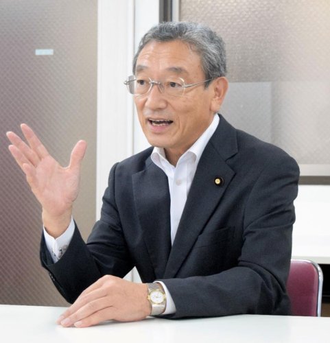 千葉日報社のインタビューに答える長浜参院副議長＝千葉市中央区の立憲民主党県連事務所
