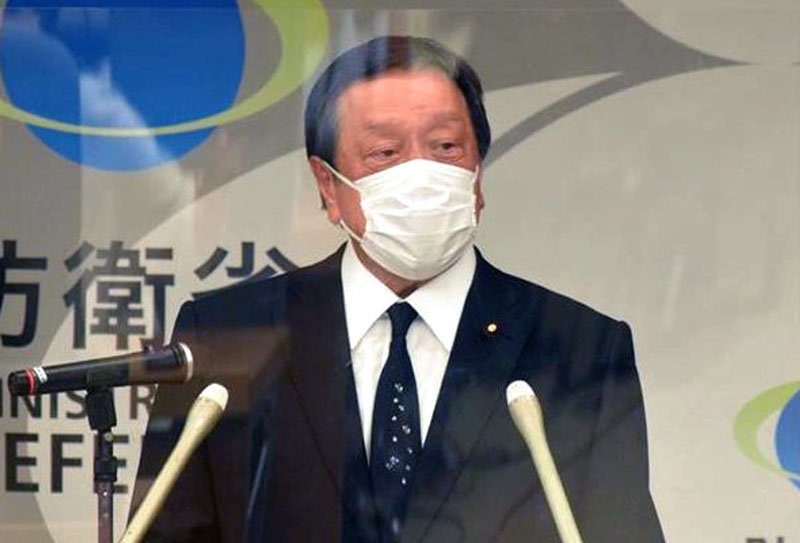 千葉日報社などの取材に応じる浜田防衛相
