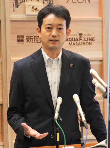 定例記者会見で、安倍元首相の国葬に出席する意向を示す熊谷知事＝８日、県庁
