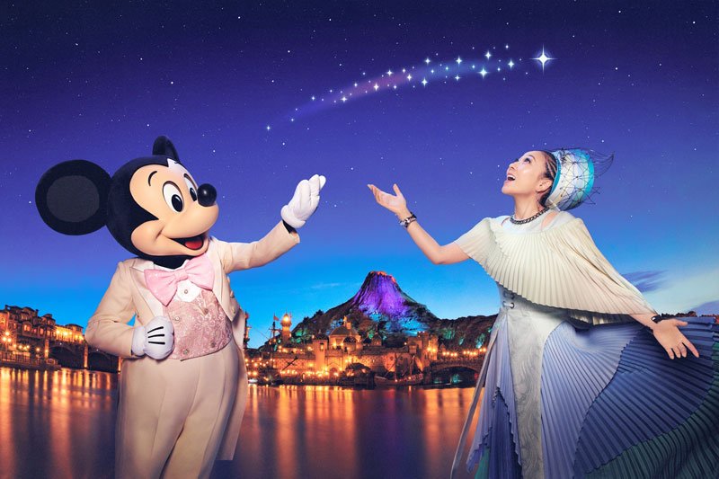 ＭＩＳＩＡさん（右）と東京ディズニーシーがコラボレーションしたイメージ（（ｃ）Ｄｉｓｎｅｙ）