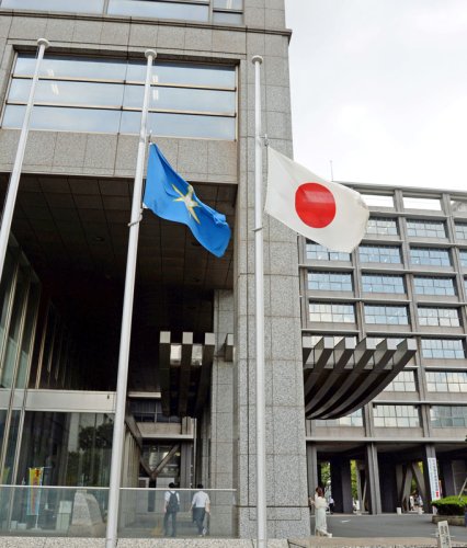安倍元首相の国葬に合わせ、半旗掲揚した千葉県庁＝２７日