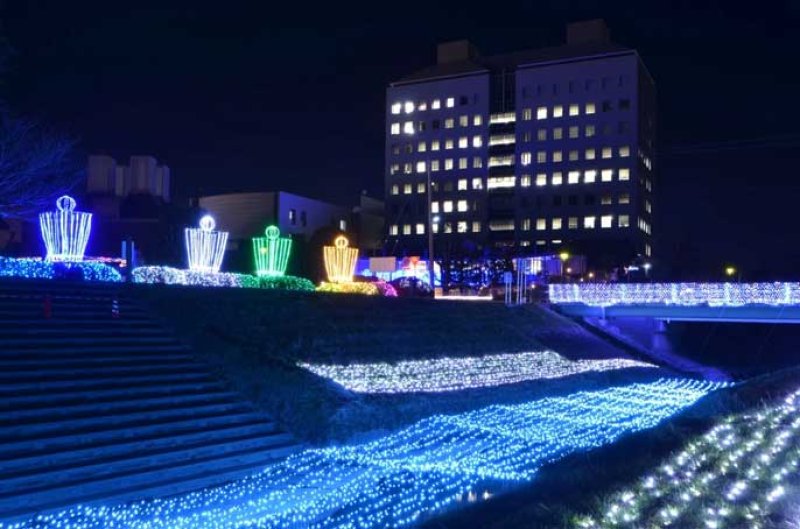 ２０２０年まで茂原市役所前で開催されていた「もばら冬の七夕まつり」（同市提供）