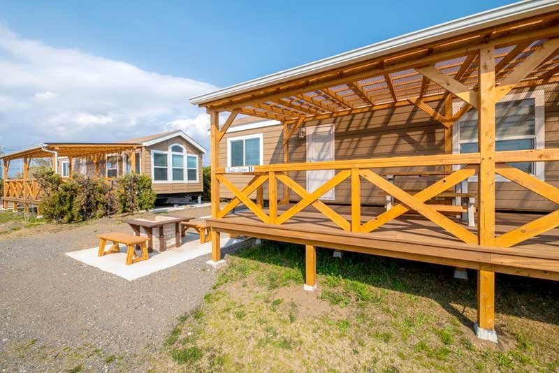 お試し居住で利用するトレーラーキャビンの外観（旭市企画政策課提供）
