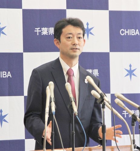 定例記者会見で質問に答える熊谷知事＝１２日、県庁