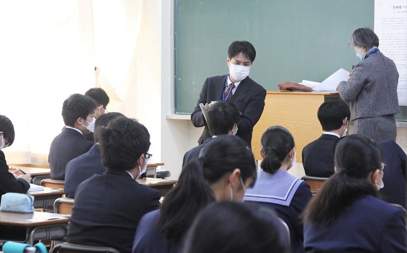 昨年の公立高校入試の様子＝千葉市中央区の県立千葉高校