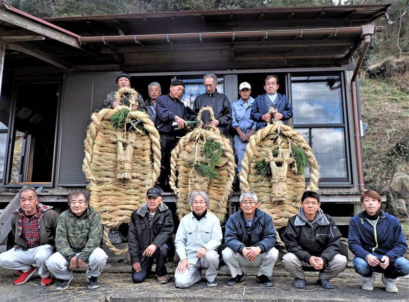 巨大わらじで「ここに大男がいるぞ」　厄よけ願う民俗行事「綱つり」　千葉・富津