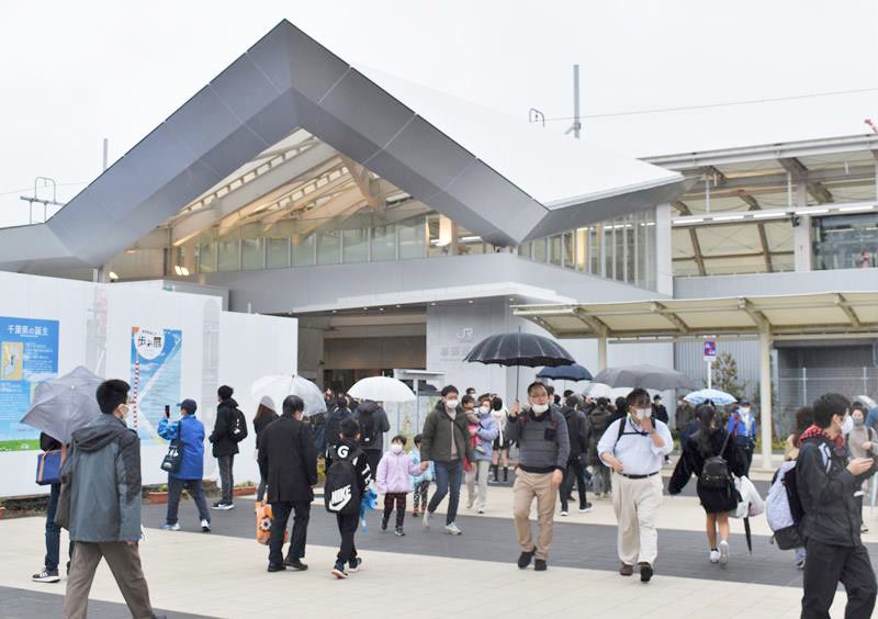 イオンモール幕張新都心で記念セール　ＪＲ京葉線「幕張豊砂駅」開業で　１０周年、新たな客層に期待